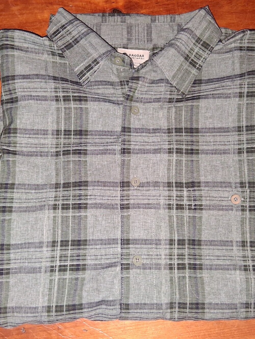 Haggar Men's Light Gray and Black Plaid Button-Down Shirt